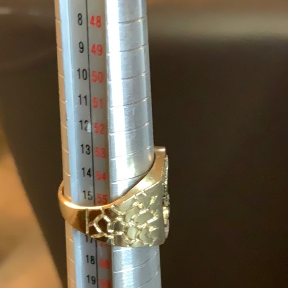 Men 10kt Gold Eagle Ring with Diamond Chip Accents - Size 8 - Picture 4 of 11